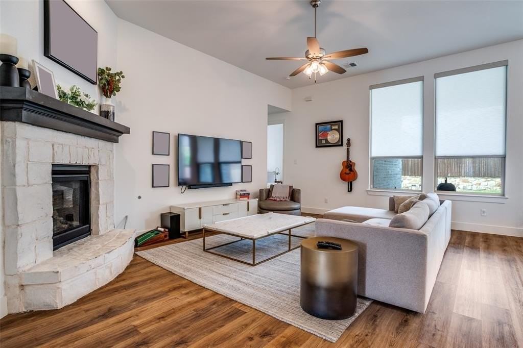 1308 Bluebonnet Ln - Photo 3 of 26