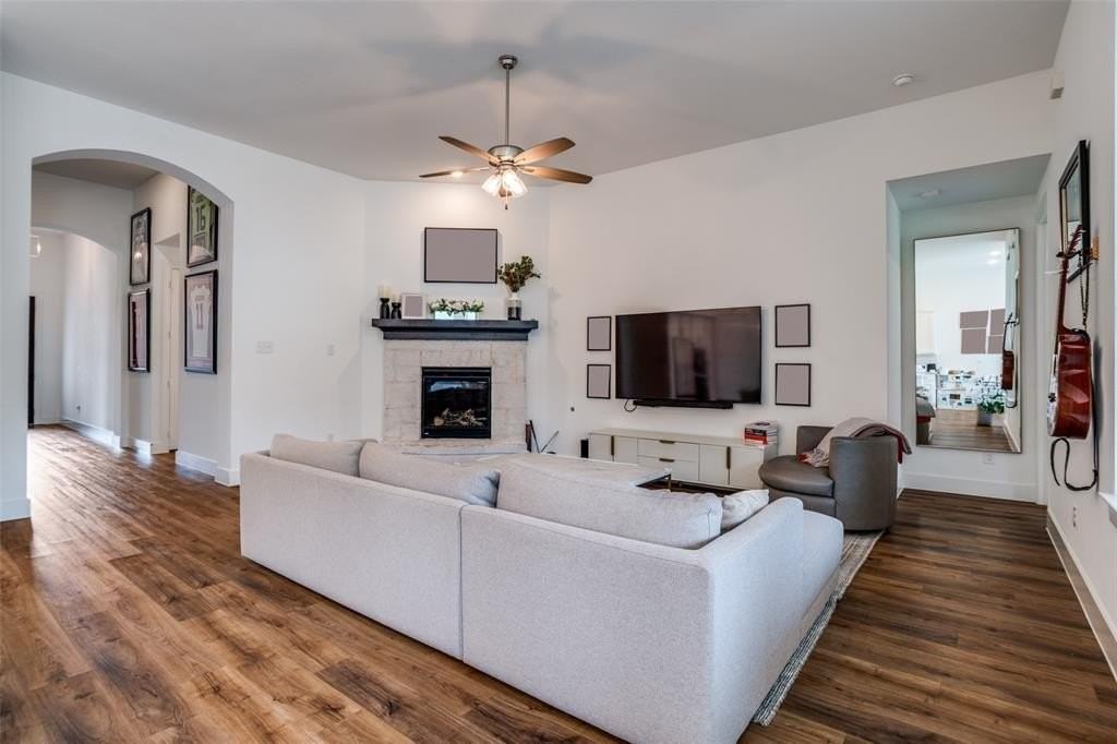 1308 Bluebonnet Ln - Photo 5 of 26