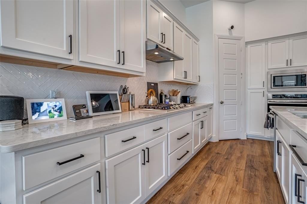 1308 Bluebonnet Ln - Photo 7 of 26