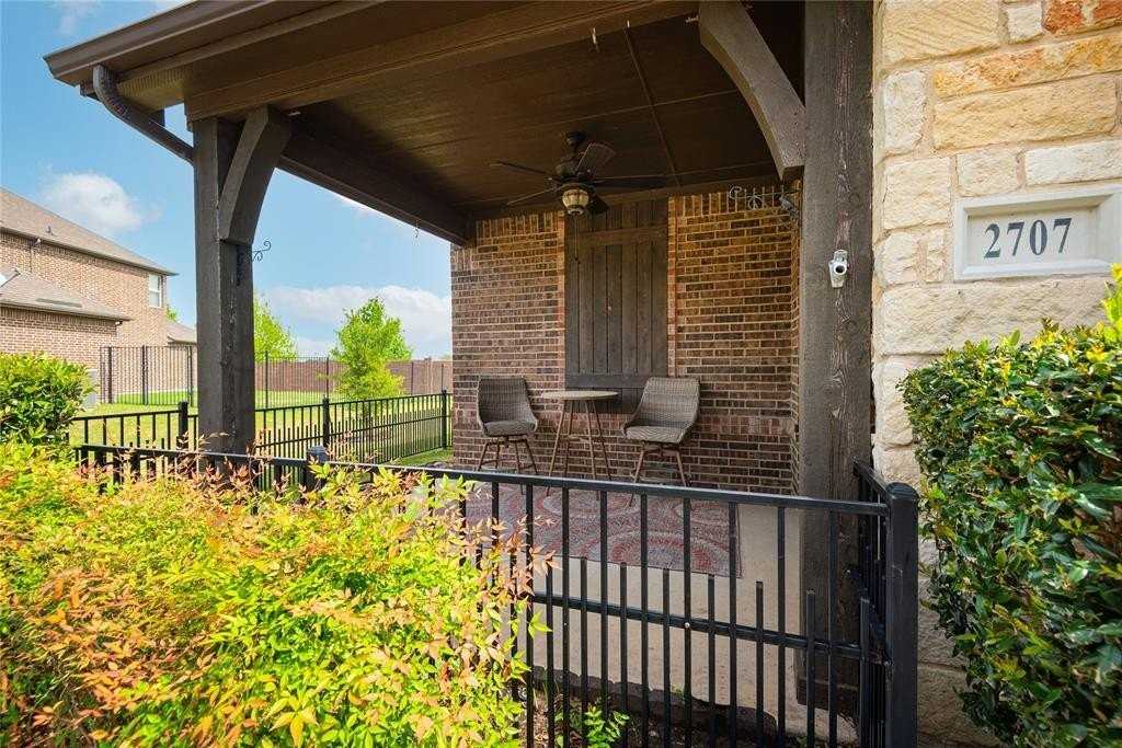 2707 Elmwood Dr - Photo 4 of 40