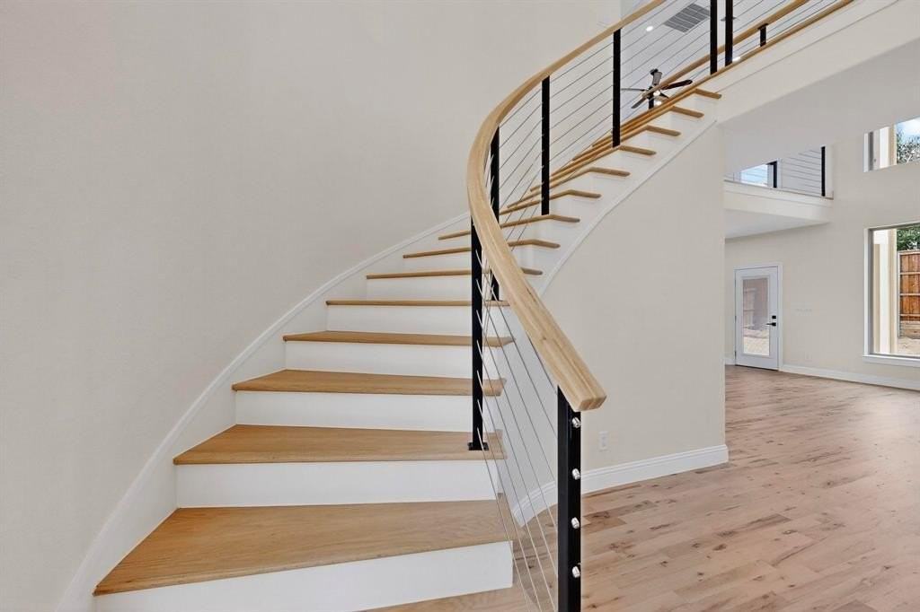 1840 Highland Dr E - Photo 7 of 34