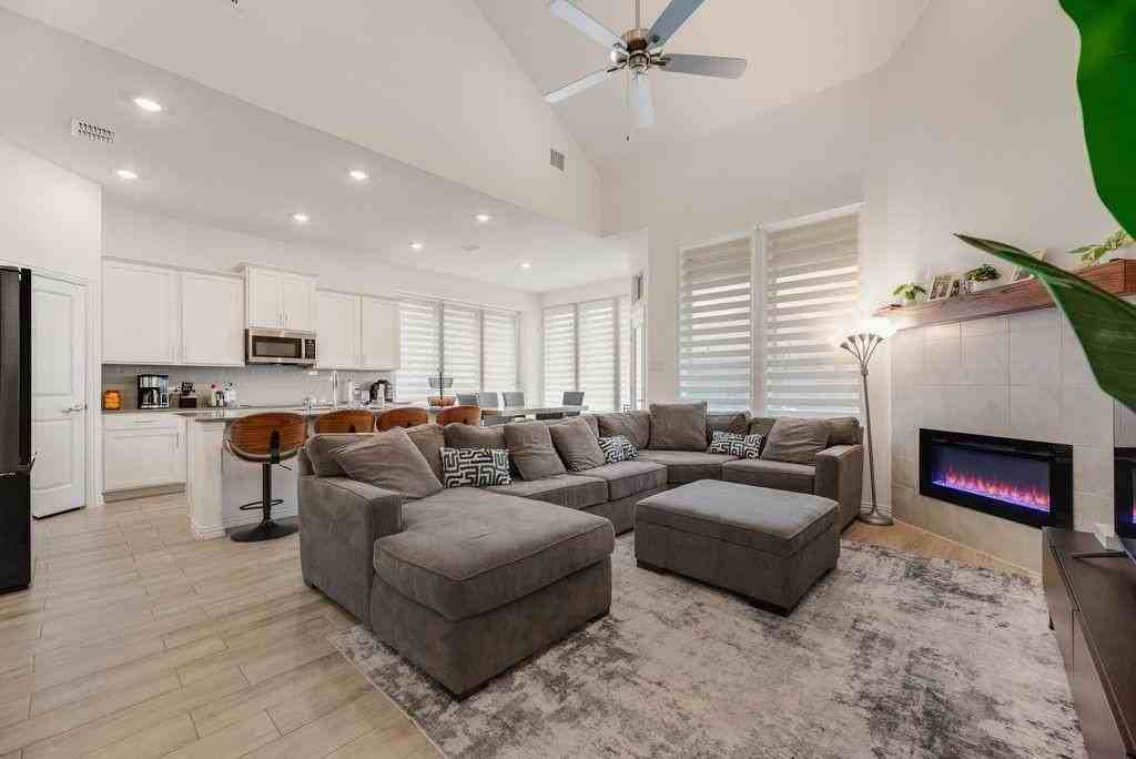 5126 Bancroft Dr - Photo 3 of 39