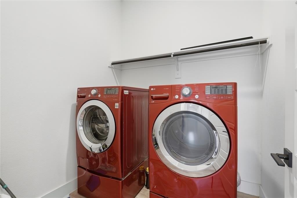 3316 Nomas St - Photo 5 of 27