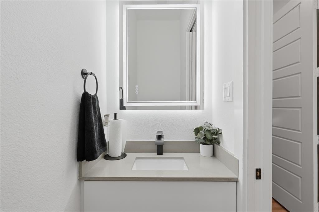 3316 Nomas St - Photo 6 of 27