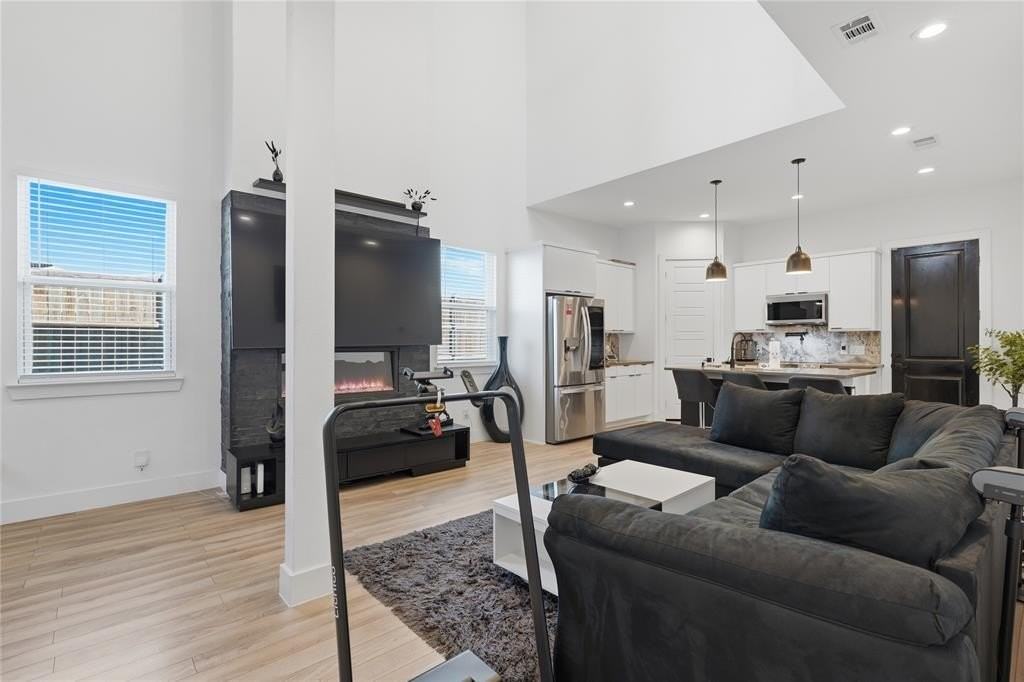 3316 Nomas St - Photo 7 of 27