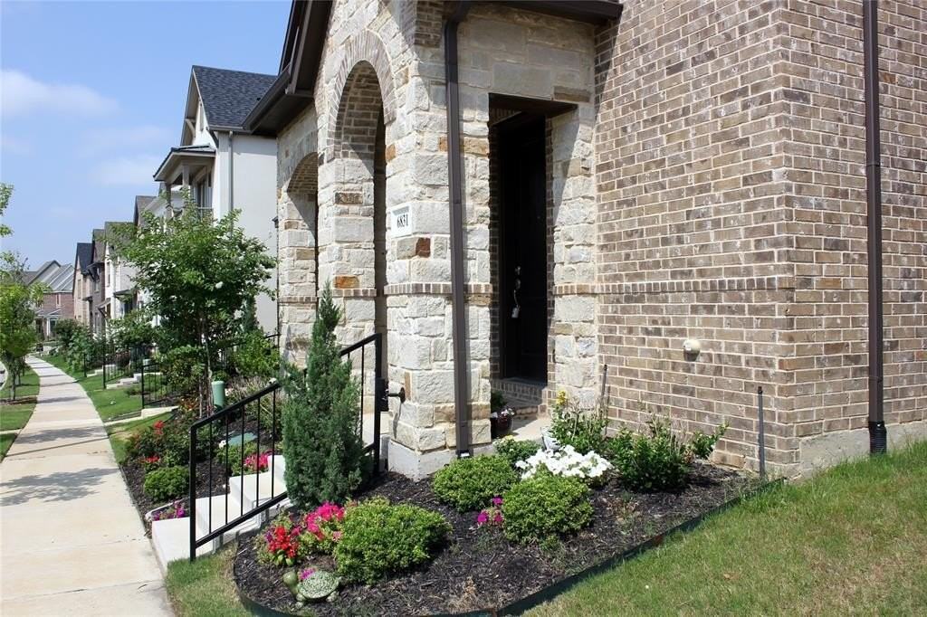 6831 Verandah Way - Photo 2 of 29