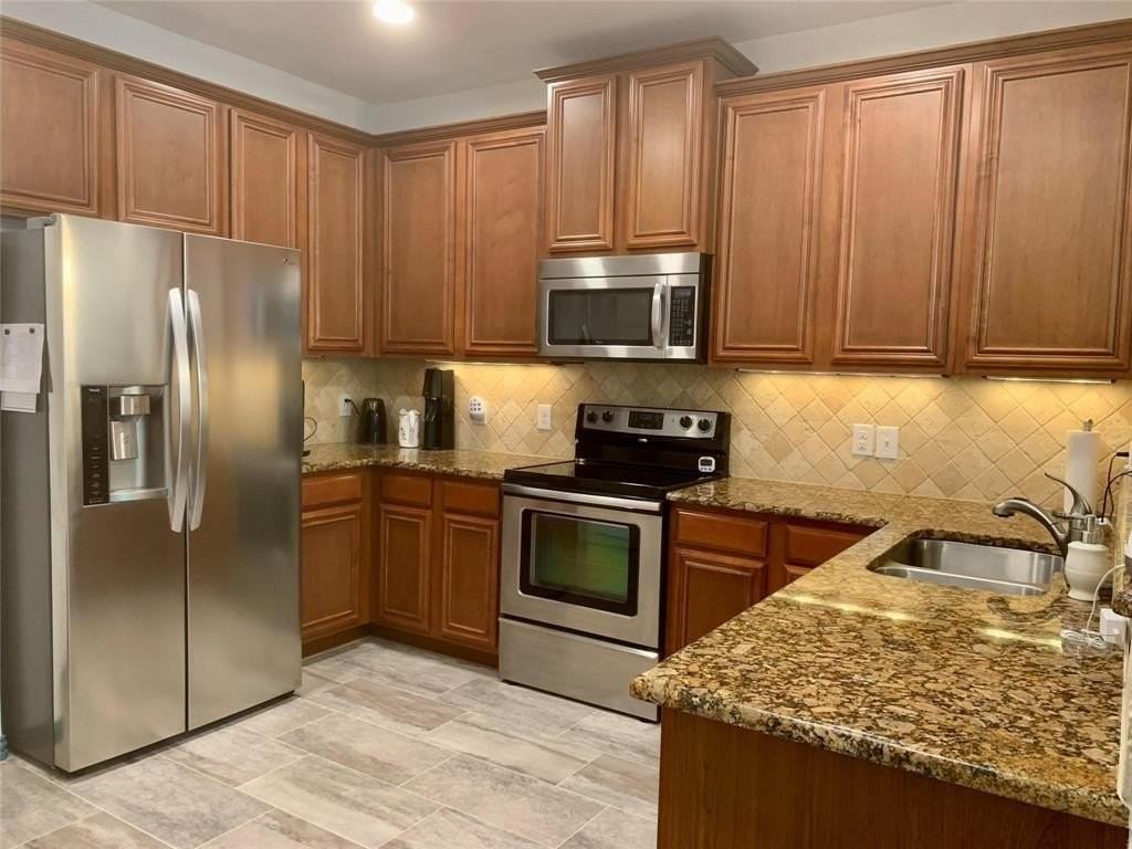 2211 Carlisle St - Photo 6 of 18