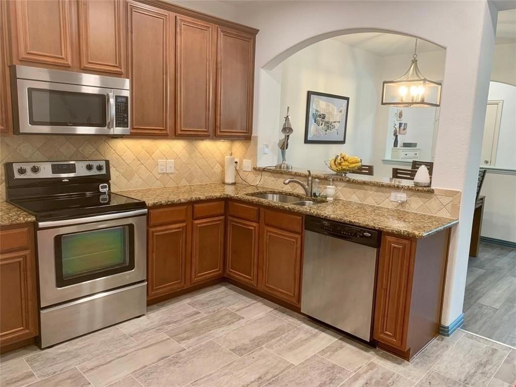 2211 Carlisle St - Photo 7 of 18