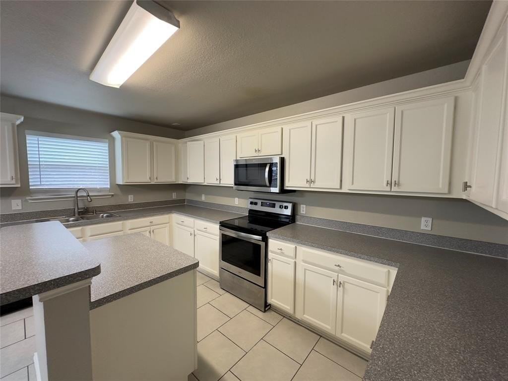 3509 Apple Valley Way - Photo 6 of 8