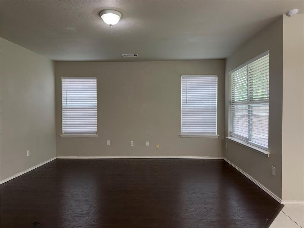 3509 Apple Valley Way - Photo 7 of 8