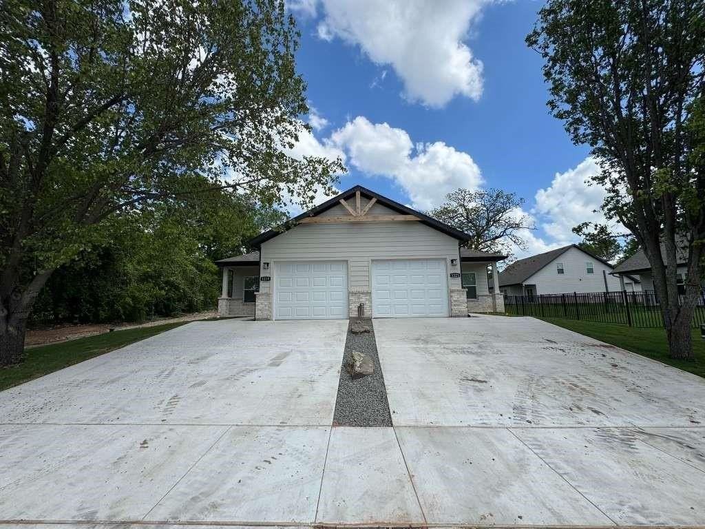 1219 S Austin St #1219 - Photo 3 of 15