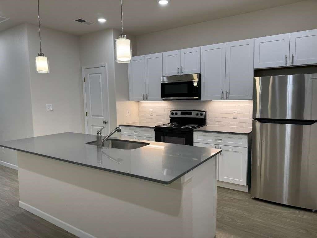 1219 S Austin St #1219 - Photo 5 of 15