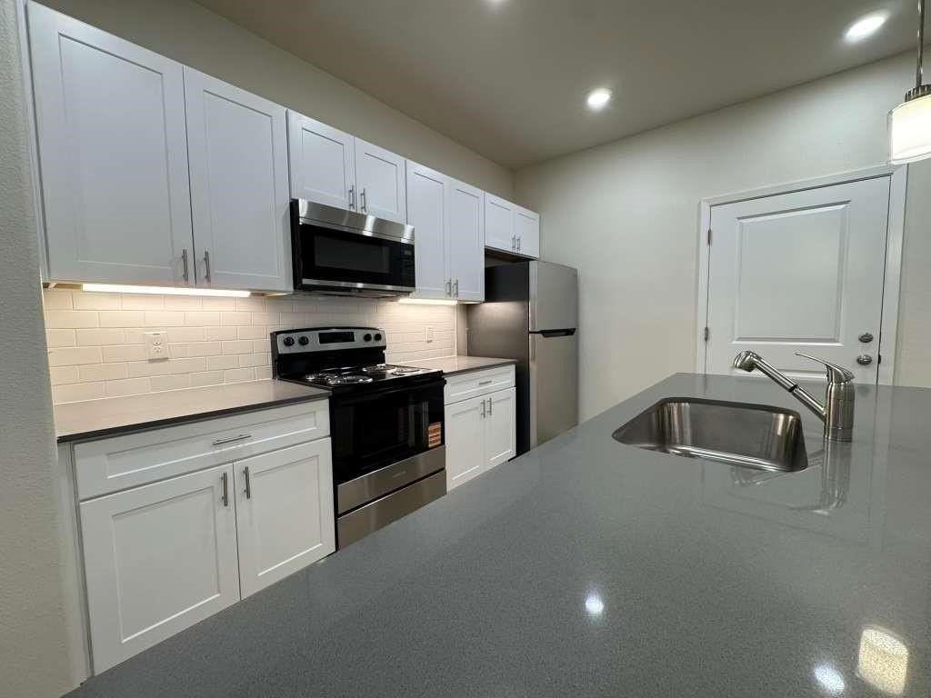 1219 S Austin St #1219 - Photo 6 of 15