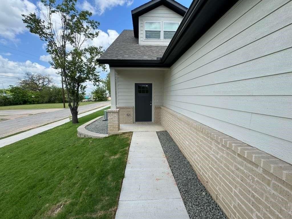 419 W Dulin St #419 - Photo 3 of 14