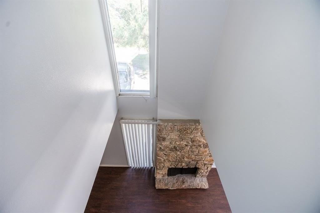 2236 Irwin St - Photo 5 of 9