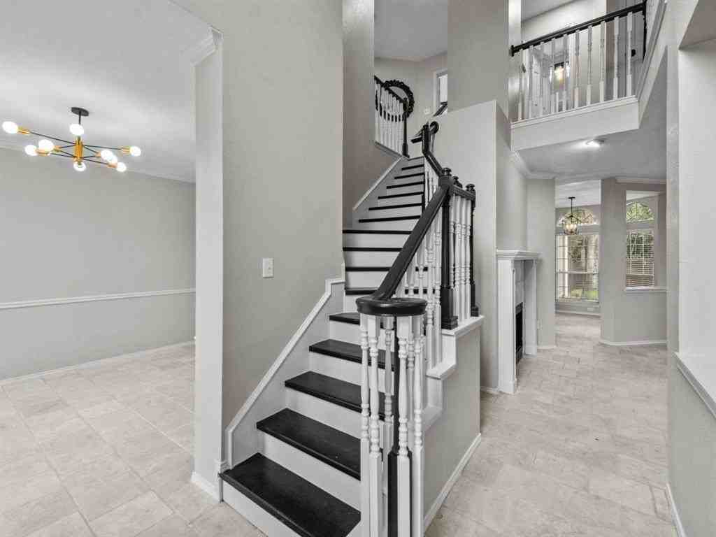 2421 Kittyhawk Dr - Photo 6 of 40