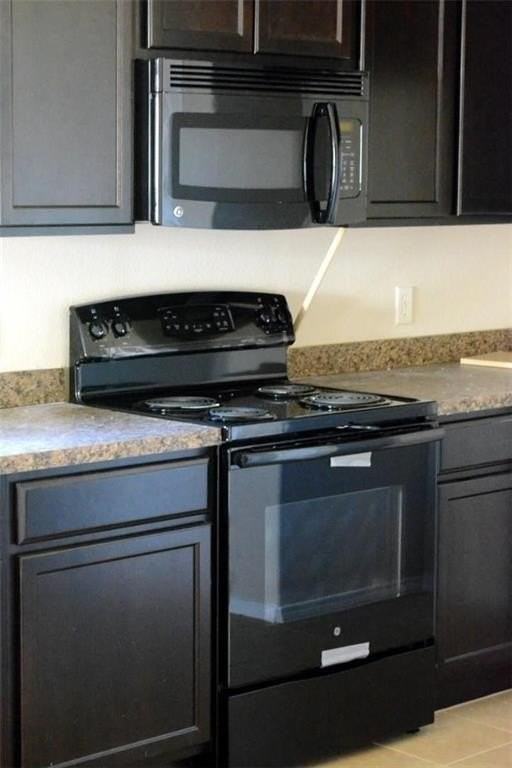 704 Westgate Ct - Photo 3 of 18