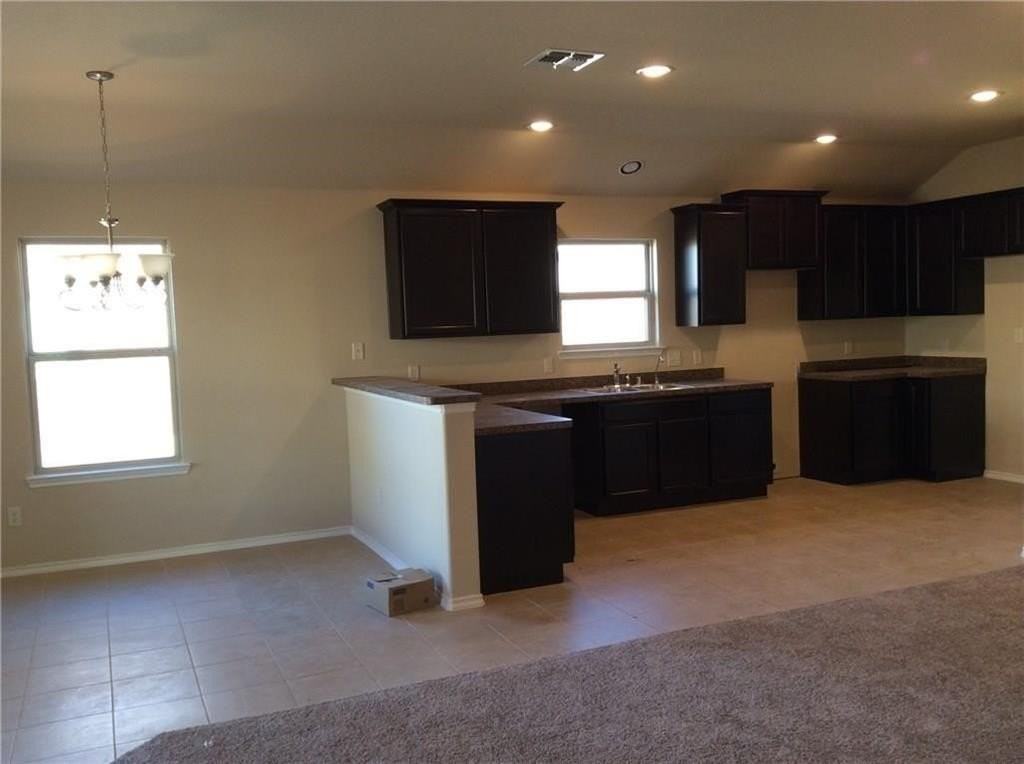 704 Westgate Ct - Photo 4 of 18