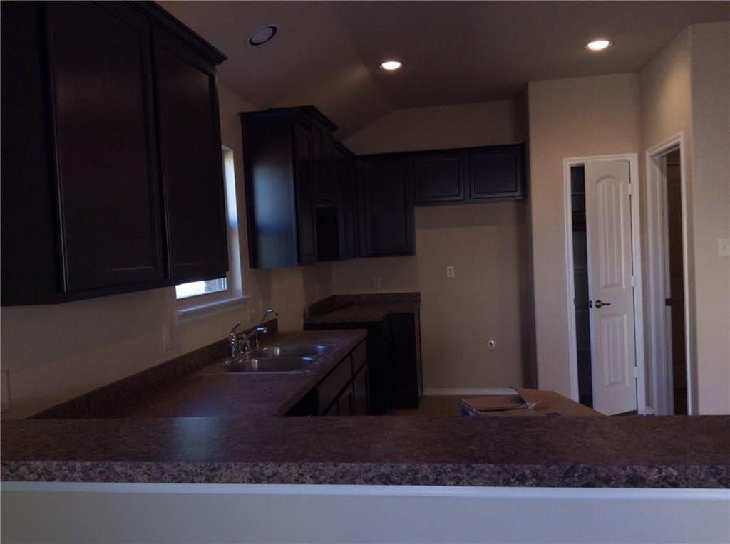 704 Westgate Ct - Photo 5 of 18