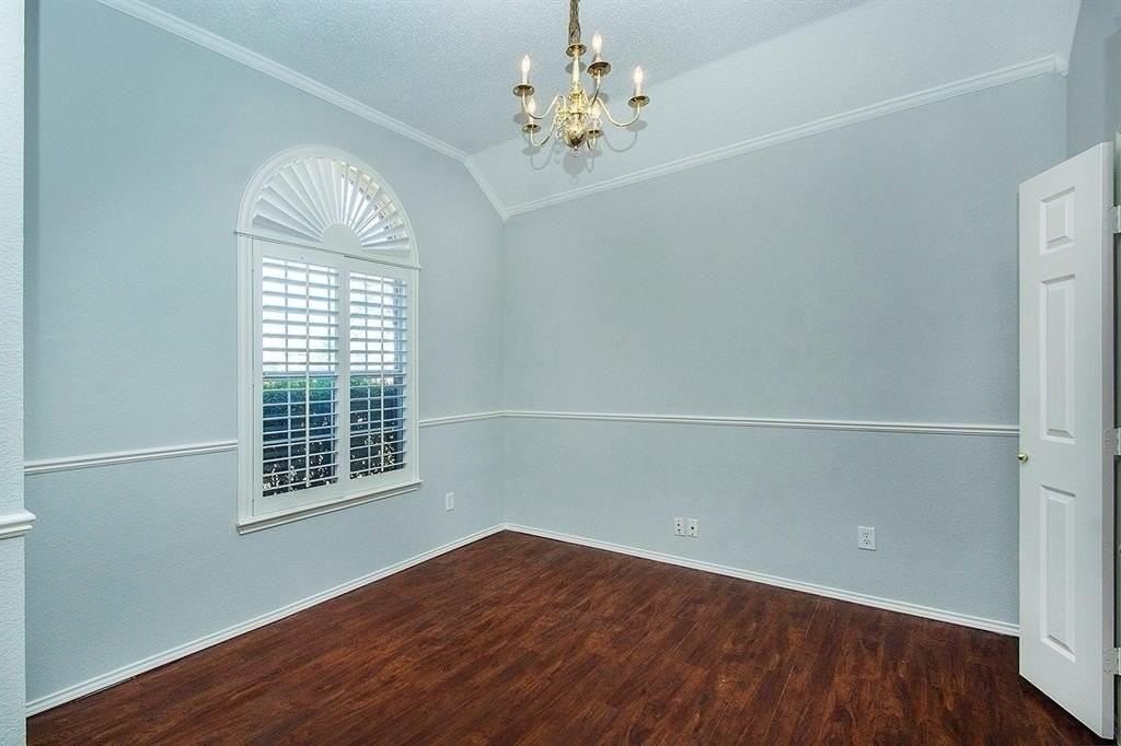 406 Leameadow Dr - Photo 5 of 23