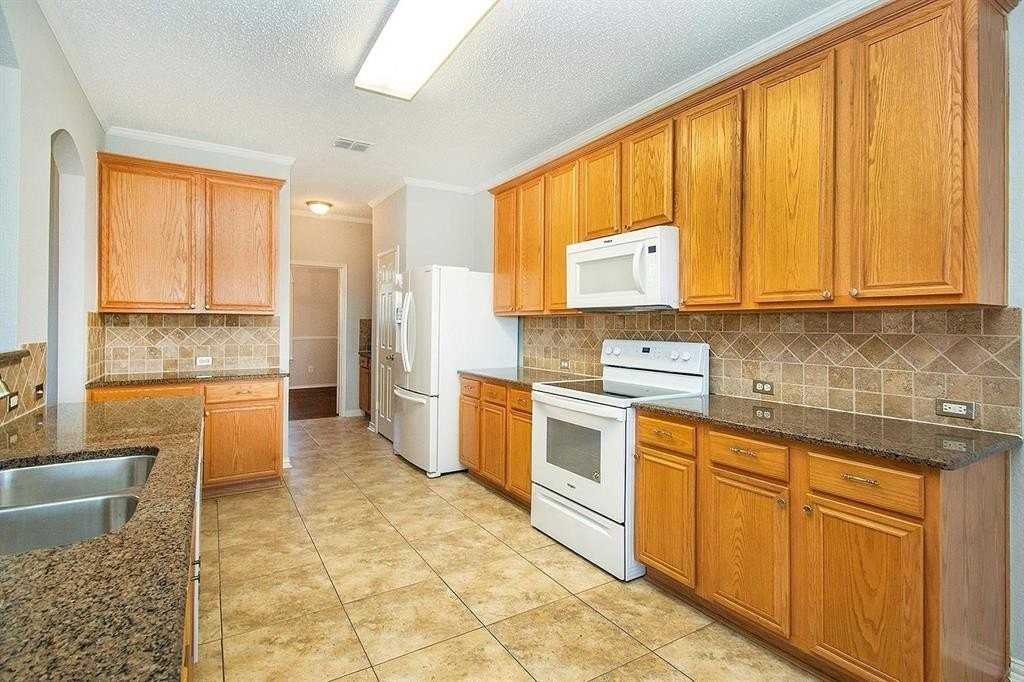 406 Leameadow Dr - Photo 6 of 23