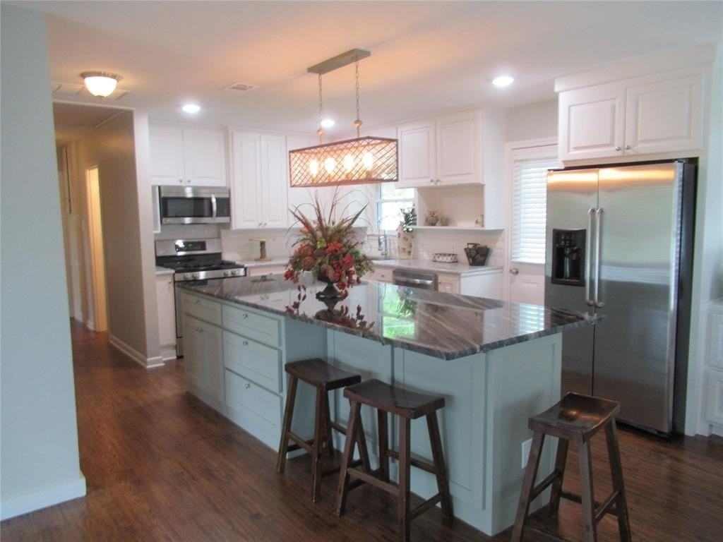 106 S Clark St - Photo 3 of 16