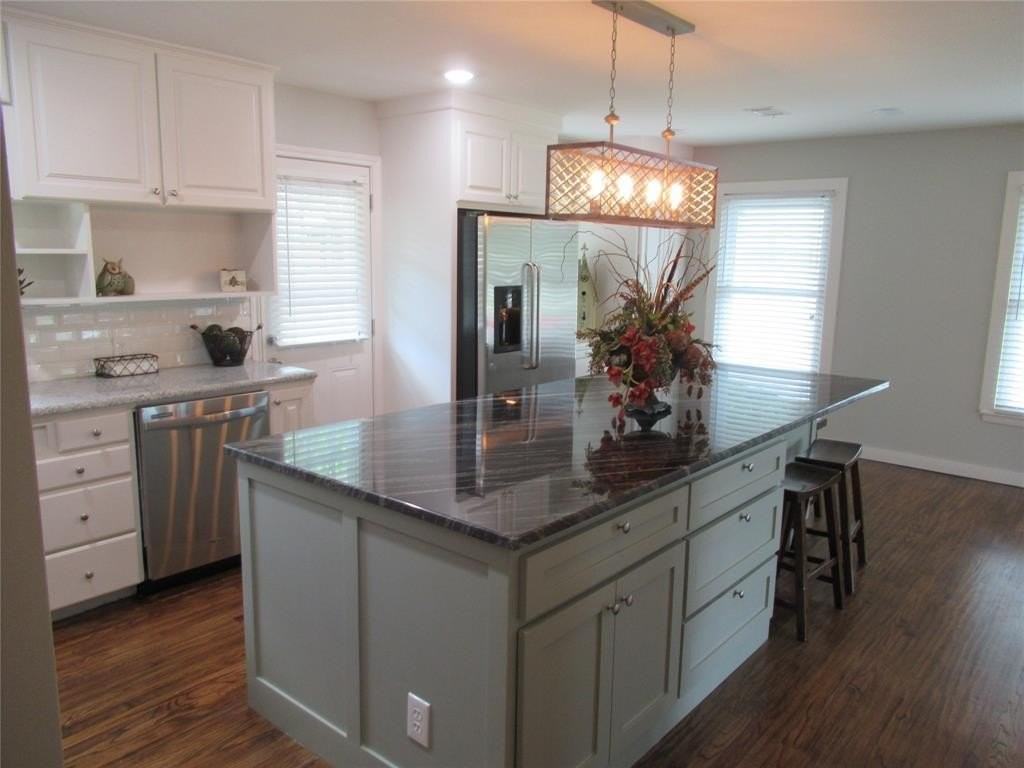 106 S Clark St - Photo 4 of 16