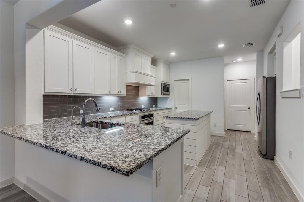 2728 Shelby Dr - Photo 4 of 12