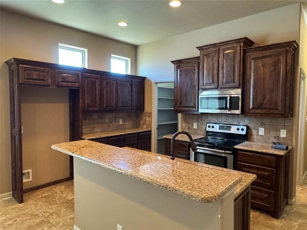 1443 Lauren Ln - Photo 3 of 11