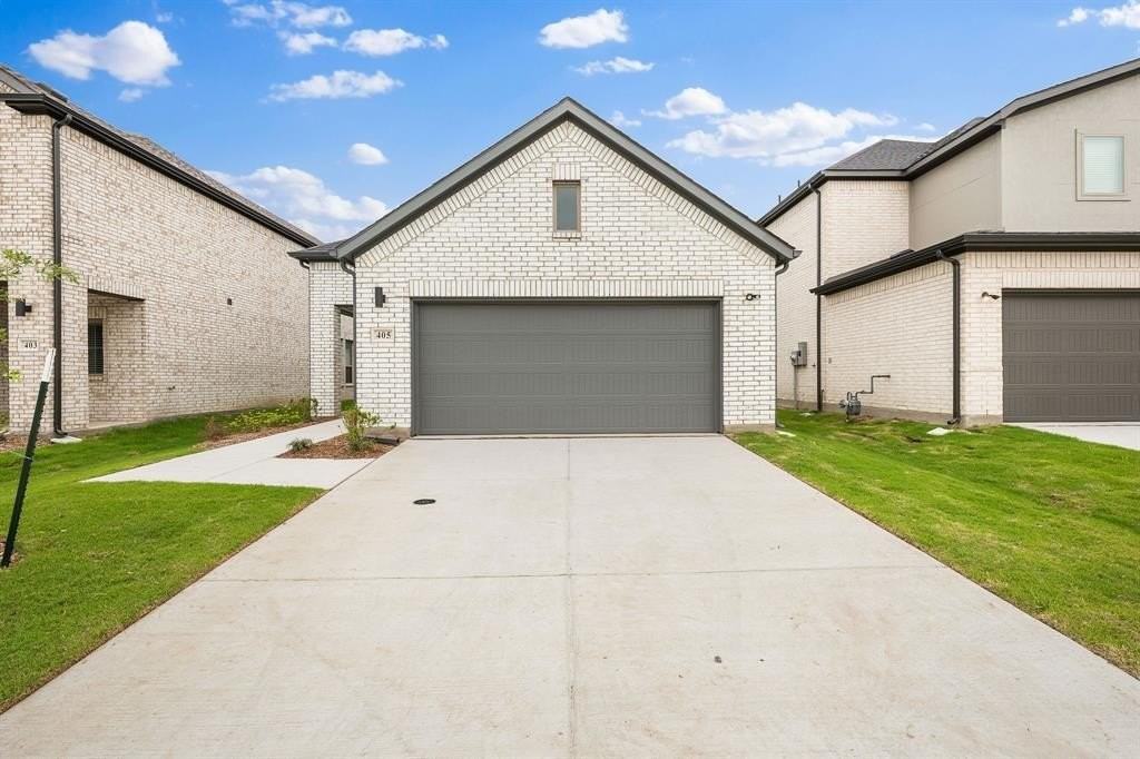 405 Green Gables Dr - Photo 2 of 22