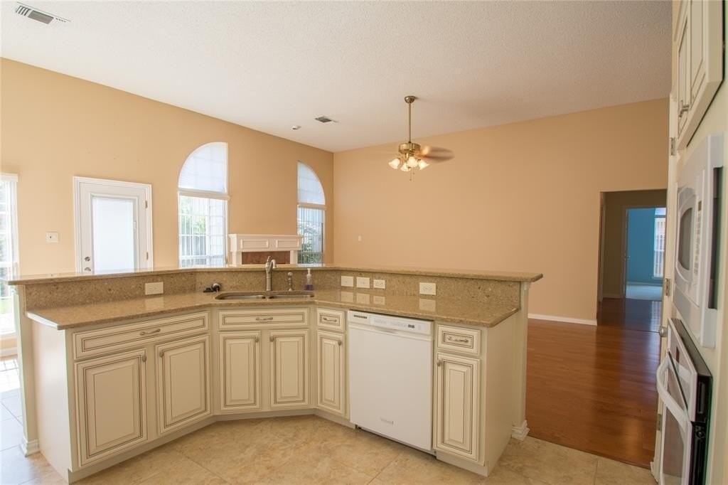 5809 Coldsworth Ct - Photo 6 of 27