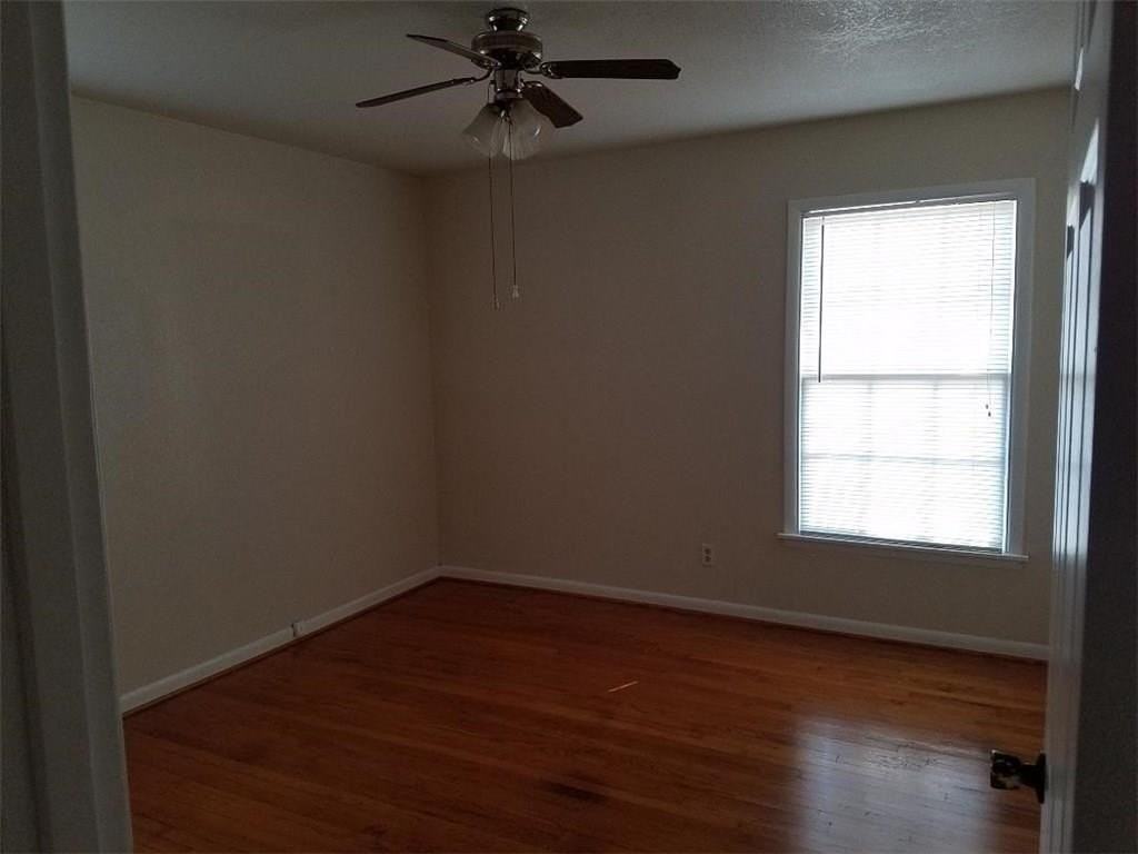 1401 W Lovers Ln - Photo 5 of 8