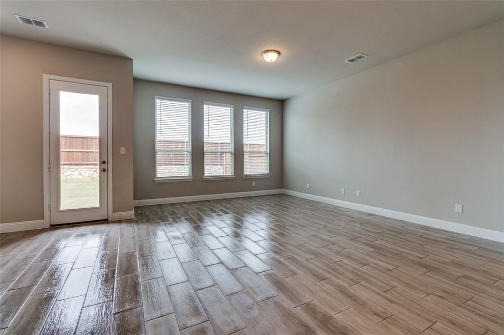 1319 Beach Blvd - Photo 3 of 27