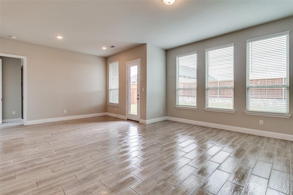 1319 Beach Blvd - Photo 4 of 27