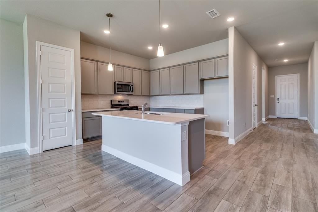 1319 Beach Blvd - Photo 7 of 27