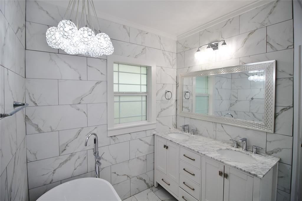 806 Bryson St - Photo 5 of 33