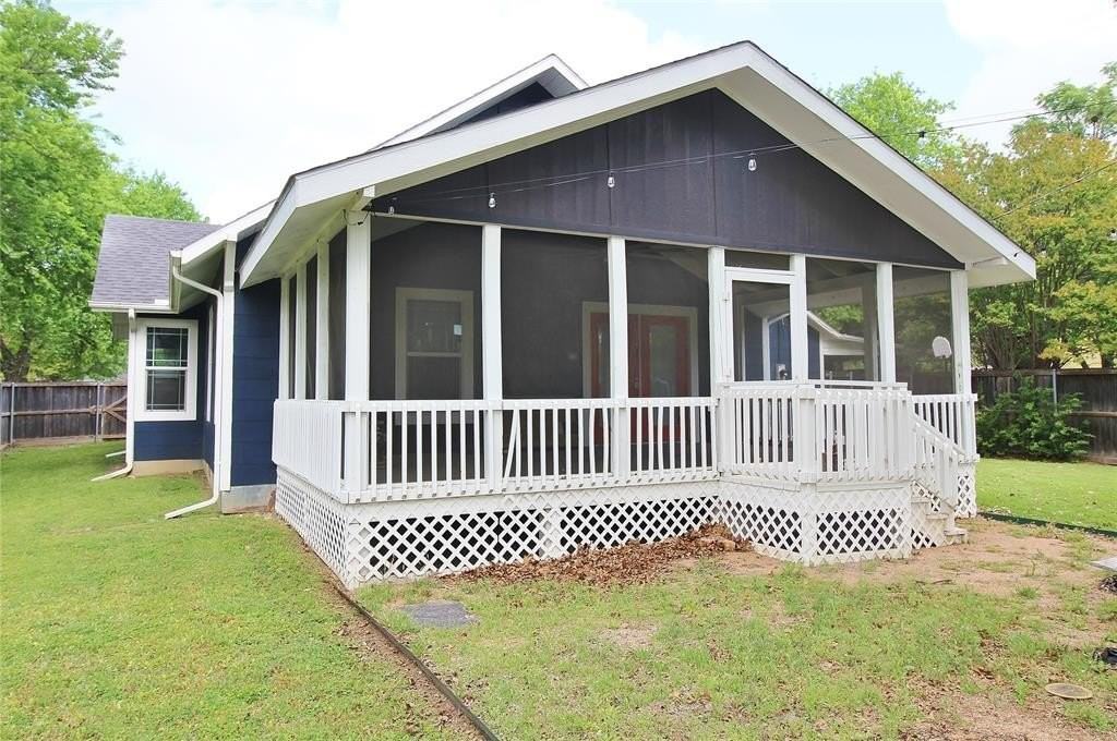 806 Bryson St - Photo 7 of 33