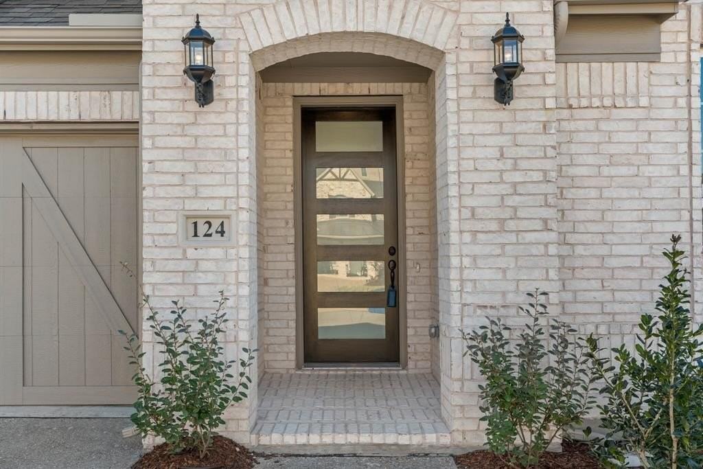 124 Spanish Bluebell Dr - Photo 2 of 39