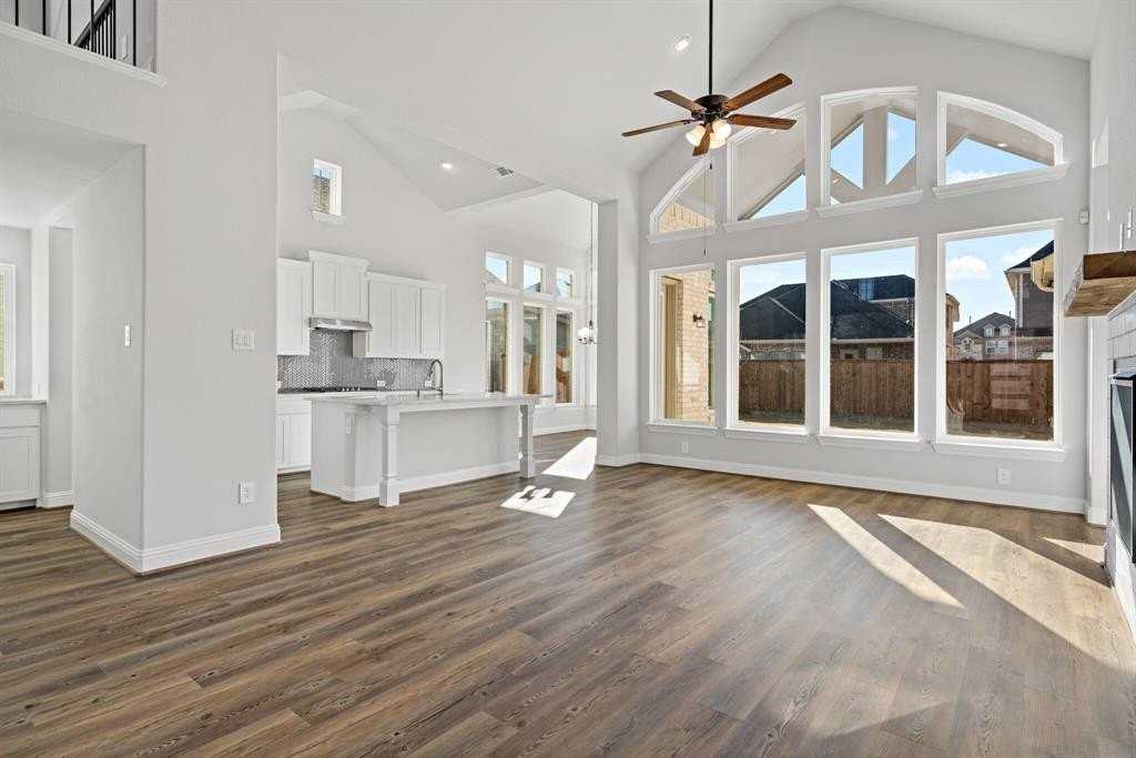 124 Spanish Bluebell Dr - Photo 4 of 39