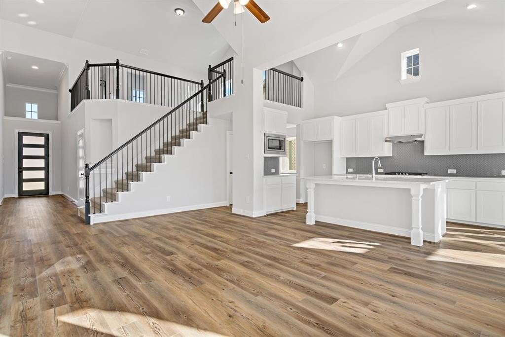 124 Spanish Bluebell Dr - Photo 5 of 39