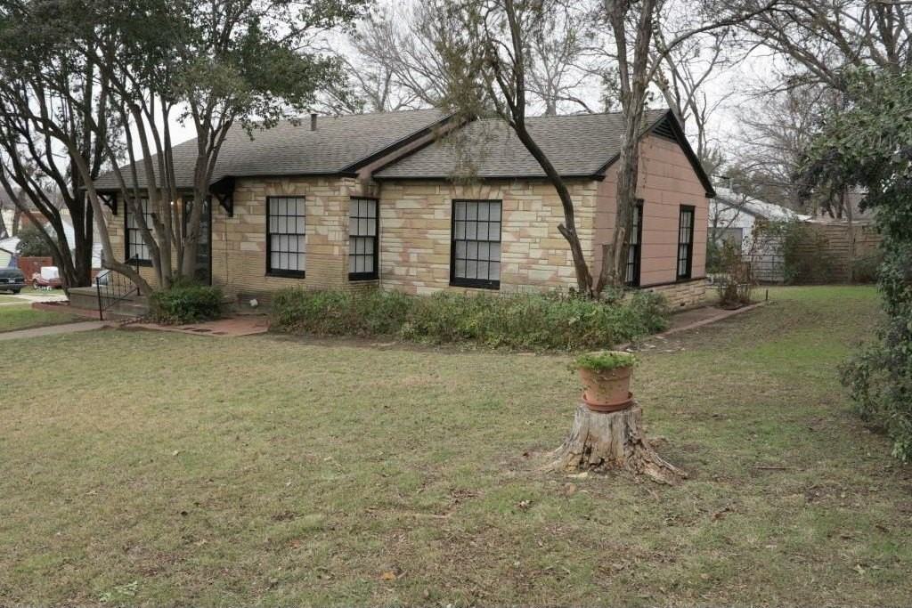 7428 Gaston Ave - Photo 2 of 15