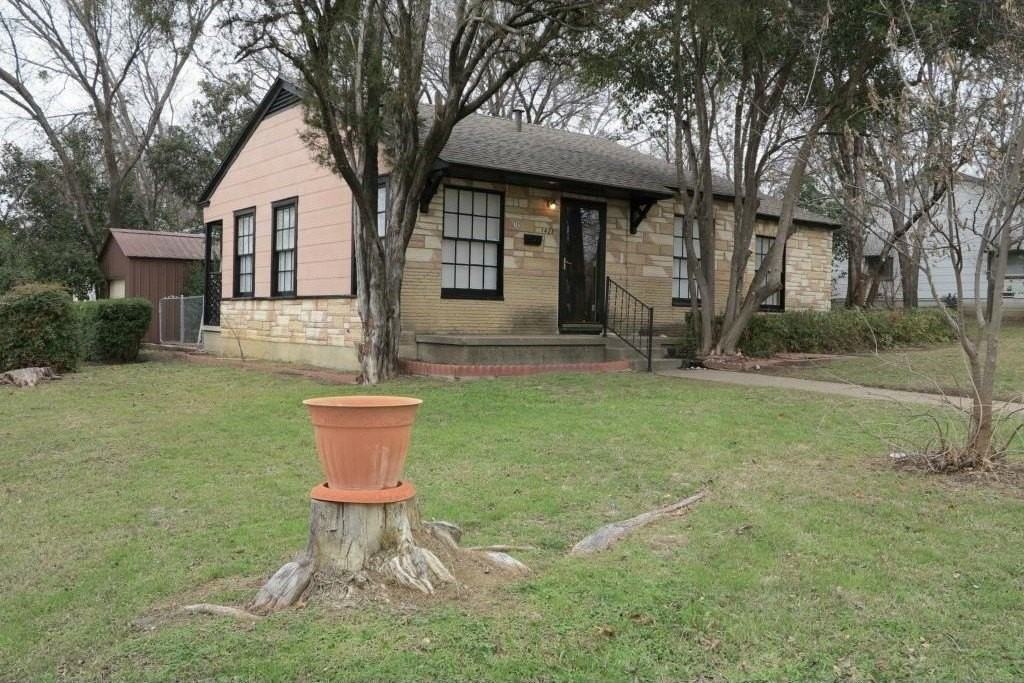 7428 Gaston Ave - Photo 3 of 15