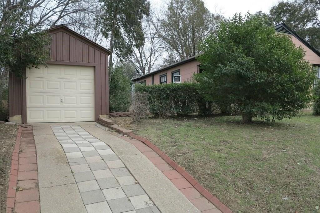 7428 Gaston Ave - Photo 6 of 15