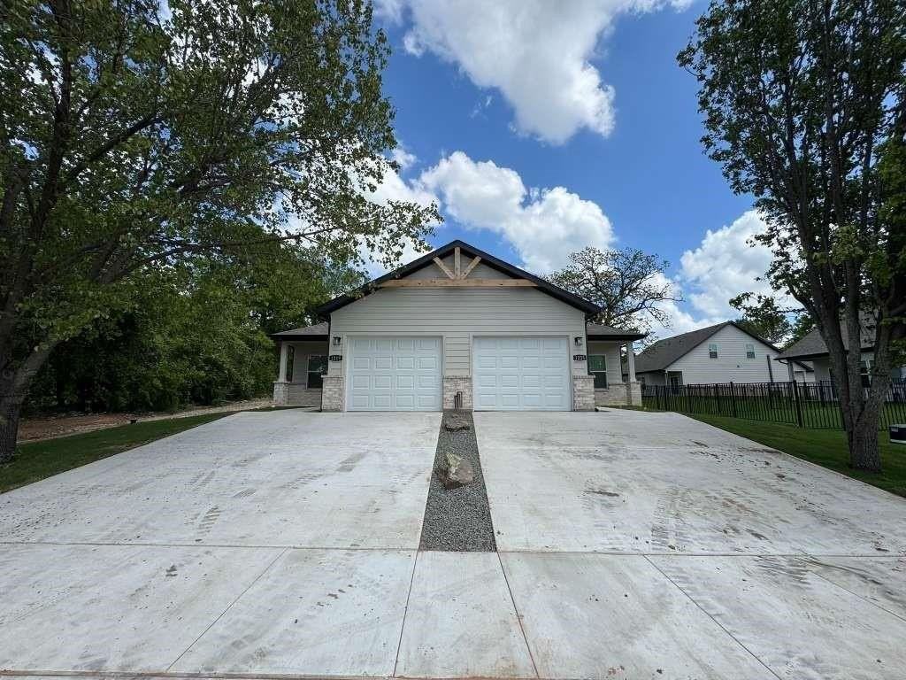 1223 S Austin St #1223 - Photo 4 of 15