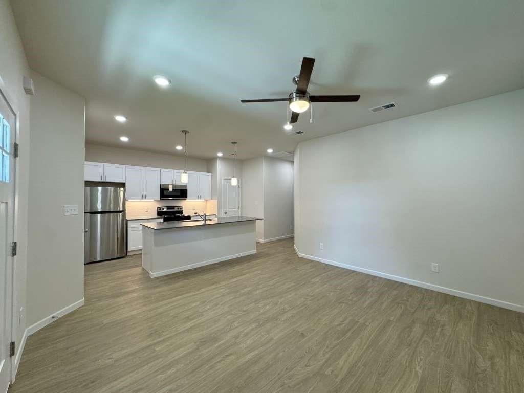 1223 S Austin St #1223 - Photo 5 of 15