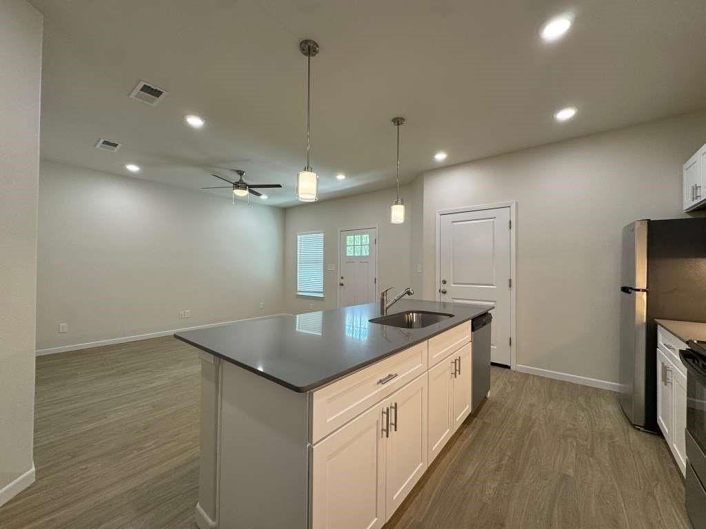 1223 S Austin St #1223 - Photo 6 of 15