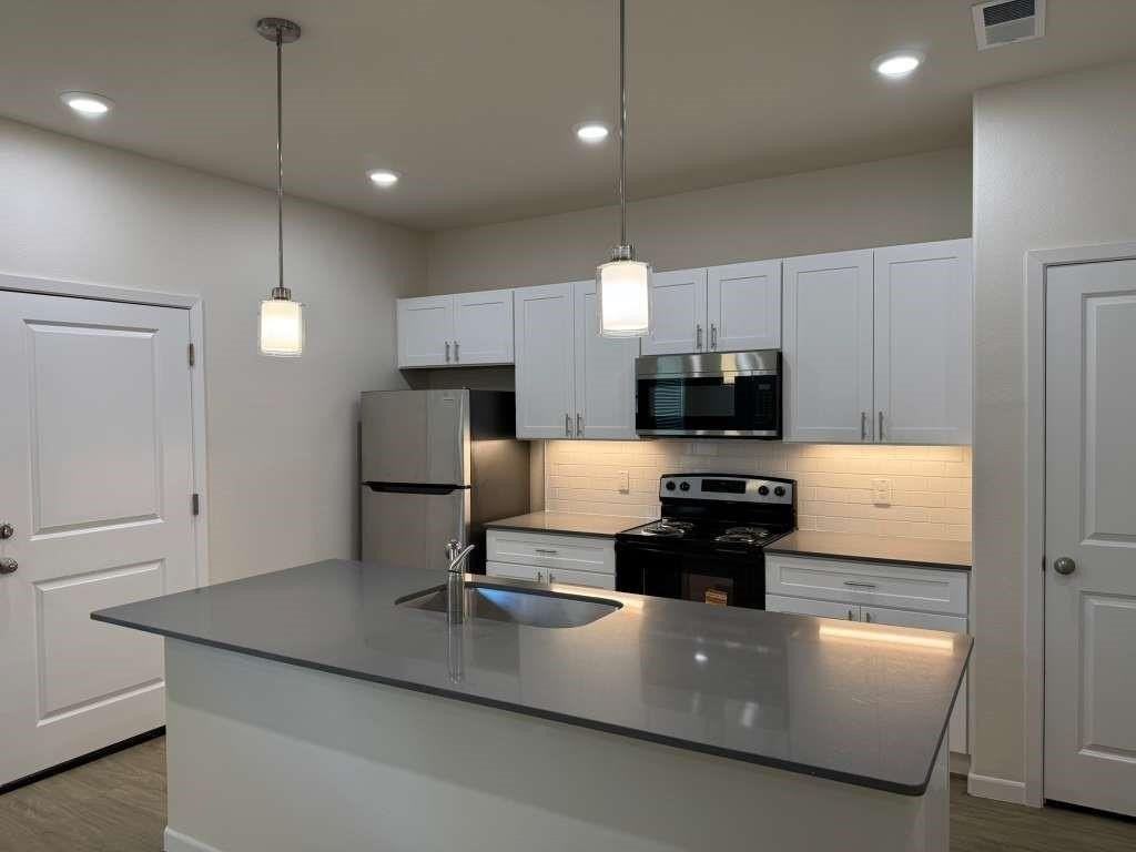 1223 S Austin St #1223 - Photo 7 of 15