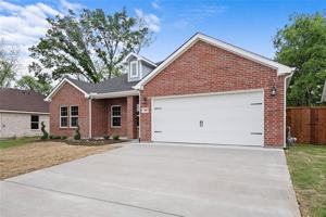 featured image of 205 W 11th St