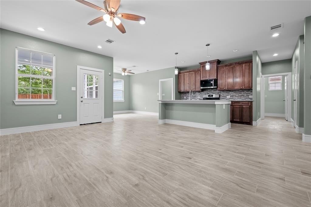 205 W 11th St - Photo 6 of 16