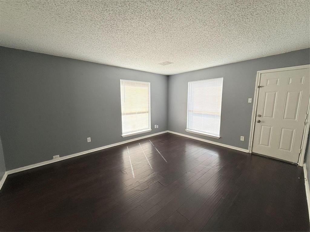 2641 Santa Barbara Dr - Photo 3 of 15